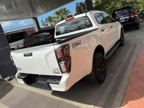 Isuzu D,max 2024 Casi En Los Plásticos La Nueva Del Planeta