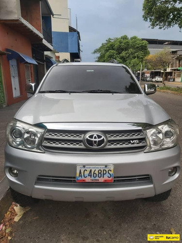 Toyota Fortuner .