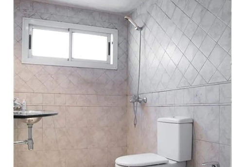Casa 4 Dormitorios Tres Baños Piscina Barrio Urca - Sobre Calle E. Lamarca