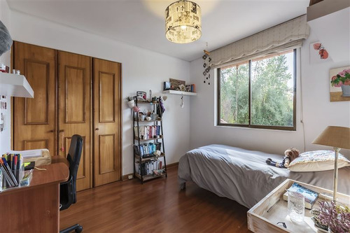 Imagen 20 de 26 de Exquisita Casa 5 Dorm. En Calle Tranquila Golf De Manquehue