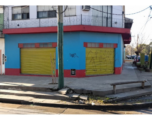 Amplio Local Comercial Sobre Av. J. M. Paz En Alquiler.