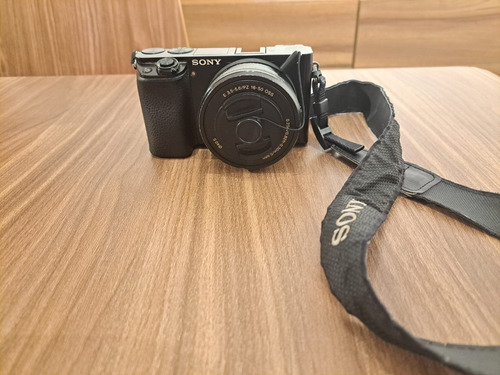  Sony Alpha A6000 Ilce-6000 Cuerpo + Lente Zoom De 16-50