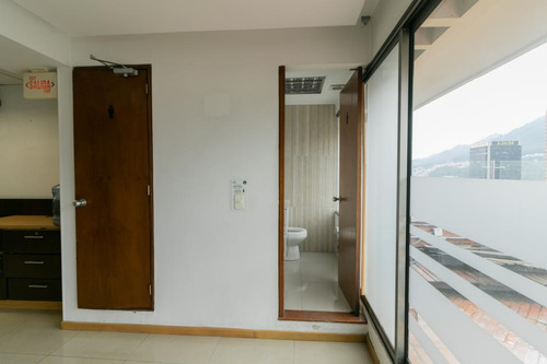 Oficina En Arriendo En Centro Internacional. Cod A1094008