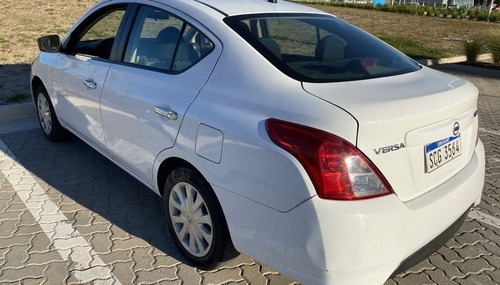 Nissan Versa Advance M/t 1.6 2017