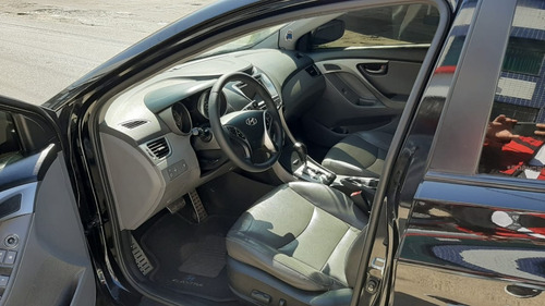 Hyundai Elantra 2012