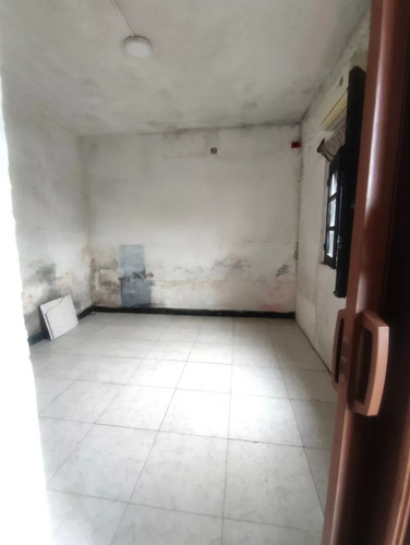 Se Vende Casa Con Patio Grande , Cuarto Y Baño Muy Amplio Todo