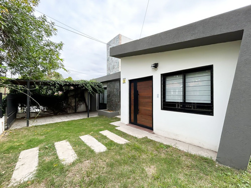 Venta Casa 2 Dormitorios  Zona Recta Martinolli