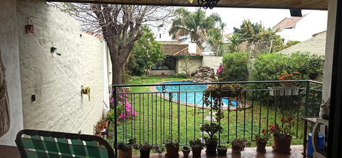 Casa En Venta En Olivos Jardín Pileta Quincho