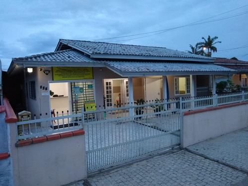 Casa Com Sala Comercial E Piscina No Centro Barra Do Sul
