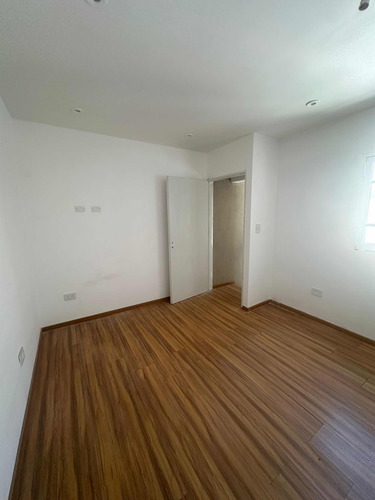 4 Ambientes Tipo Casa Sin Expensas, Refaccionado A Nuevo!!
