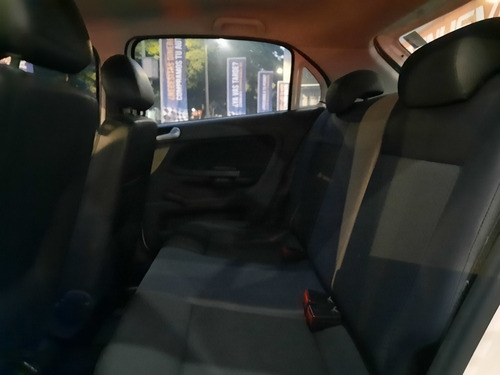 Imagen 12 de 15 de Volkswagen Gol 2018 1.6 Trendline Mt 5 P