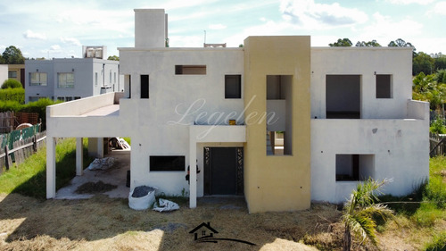 Propiedad A Terminar 240 M2 Barrio Lagos De Canning