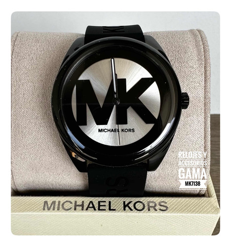 Reloj Michael Kors Janelle Modelo Mk7138 Correa Negro Bisel Negro Fondo Plateado