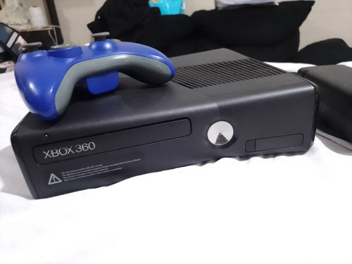 Microsoft Xbox 360 Slim Standard Negro (Usado)