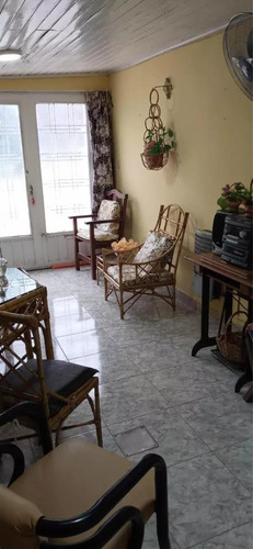 Casa En Venta - 3 Dormitorios 3 Baños - 400mts2 - Azul