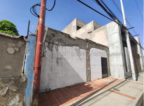 Casa Que Ha Sido Desarrollada Como Local Comercial En La Av. Principal De Pampatar, Diagonal A Farmatodo