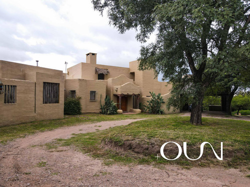 Casa En Venta En Mendiolaza, 3 Dormitorios.