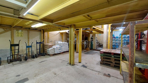 LG Vendo Edificio Industrial Con Local Comercial En Prado De María, 1920 Mtrs. Punto Comercial De Mas De 30 Años