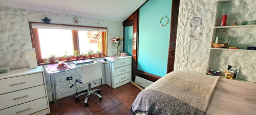 Arriendo 2 Habitaciones En Las Condes, Casa Familiar.