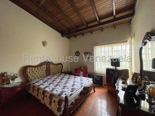 Town House En Venta En Urb. Privada Maracay 25-16988 Holder
