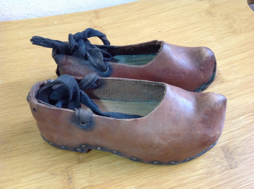 Antiguo Par De Zapatos Suecos De Niña, Originales