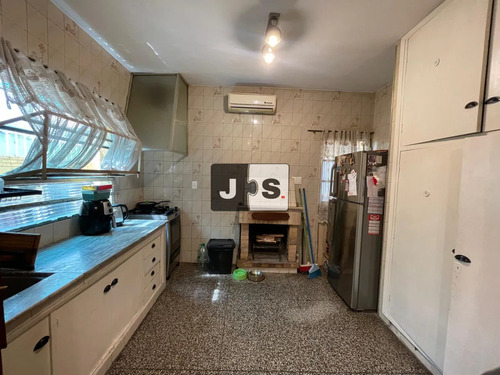 Venta Casa 2 Dormitorios, 1 Baños, Parrillero, Patio Interno, Lavero La Blanqueada
