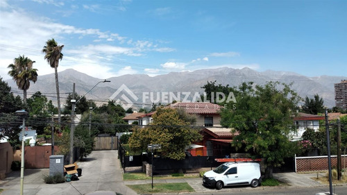 Casa En Venta De 3 Dorm. En Las Condes