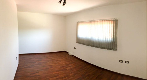 Imagen 10 de 16 de Venta De Casa En Dos Plantas, El Lauquen Canning