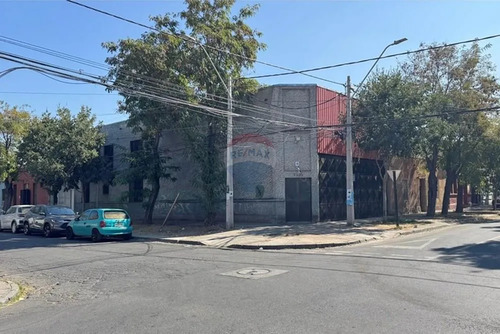 Espacio Mixto 213 M² Con Oficinas Y Bodegaje