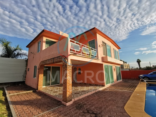 En Venta Casa Con 4 Recamaras Y Amplio Jardin Con Alberca En Fracc. Citlalli Apta A Creditos