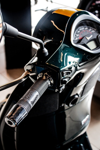 Imagen 22 de 25 de Vespa Gts Super 300 Racing Sixties Disponible Ya