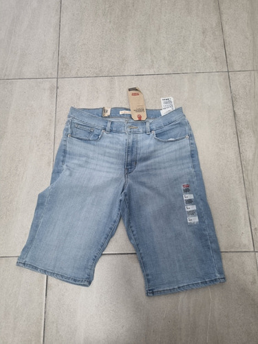 Bermuda  Levis 8 Dama.