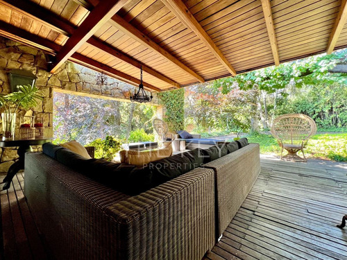 Casa En Arriendo De 5 Dorm. En Lo Barnechea