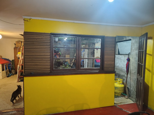 Oportunidad De Inversión! Casa Ubicada En Pasaje 4d 1b.