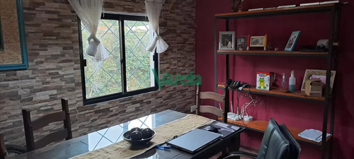 Venta De Casa, Las Toscas, 3 Dormitorios, Living Comedor Con Estufa Leña, Sobre Aveninda Principal.