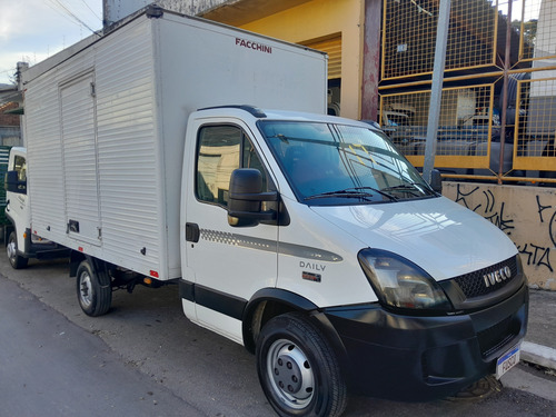 Iveco Daily 35s14 2017 Baú Único Dono Km Baixo