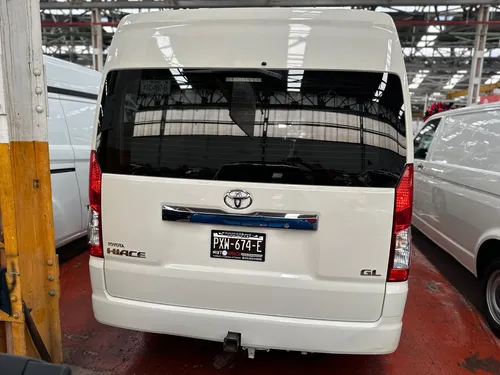 Toyota Hiace 2.7 ventanas 12 pasajeros