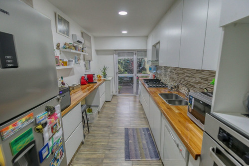 Imagen 8 de 30 de Casa De 3 Dormitorios, Parque Y Cochera, Reciclada