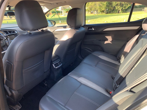 Imagen 13 de 15 de Citroen C4 Lounge 1.6 Thp Feel Pack 2016