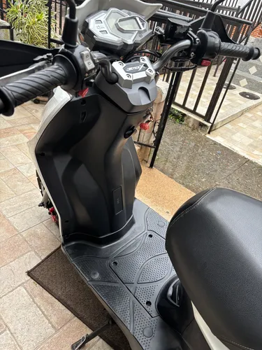 Sym Cross 125, Color Blanco