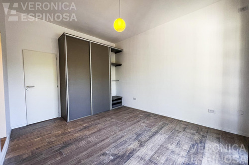 Casa En Venta De Cuatros Ambientes - Haedo Sur