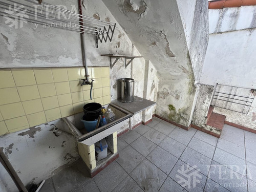 Imagen 14 de 17 de Venta Casa A Reciclar De 3 Ambientes Con Patio Y Terraza En Wilde (28026)