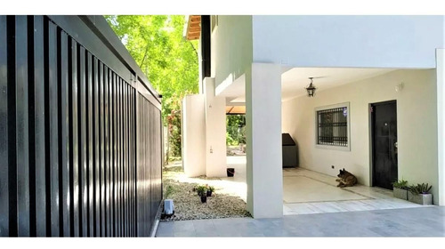 Hermosa Casa A La Venta En Barrio Parque El Cazador
