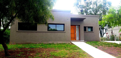 Hermosa Casa De 4 Ambientes En Barrio Santa Elena Pilar Del Este