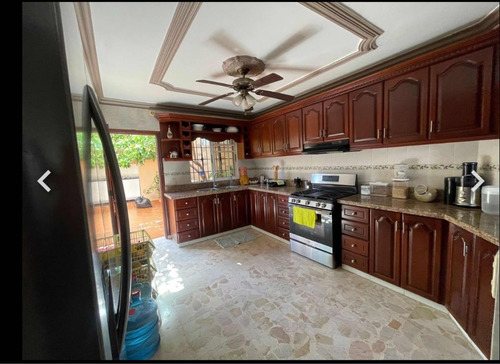 Se Vende Casa En Los Corales Del Sur Santo Domingo Este