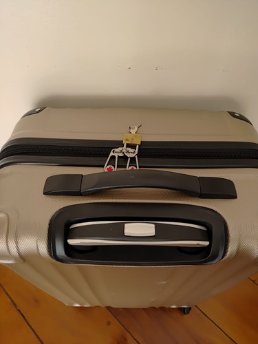Mala Viagem Rígida Média Abs P/ Despachar 66cm 23kg + Capa Dourado Lisa (Usado)