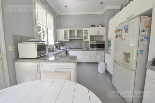 Espléndida Casa En Venta/alquiler En Lomas De San Isidro