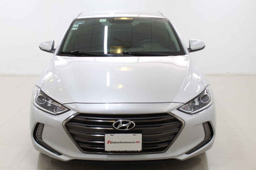 Imagen 8 de 15 de Hyundai Elantra 2017 4 Cilindros