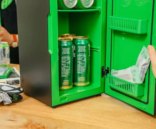 Geladeira Xbox Series X Replica Mini Fridge Cooler Microsoft