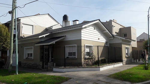 Imagen 1 de 23 de Vendo - Increíble Propiedad - Casa De 4 Ambiente Muy Comoda